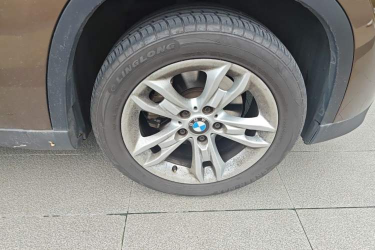 Used BMW X1 2012 xDrive20i Luxury Model Right Front Wheel Hub