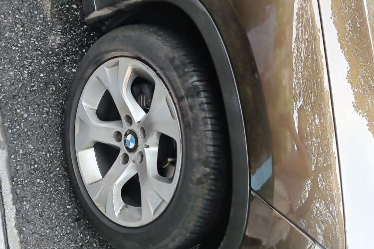 Used BMW X1 2012 sDrive18i Luxury Model Right Front Wheel Hub