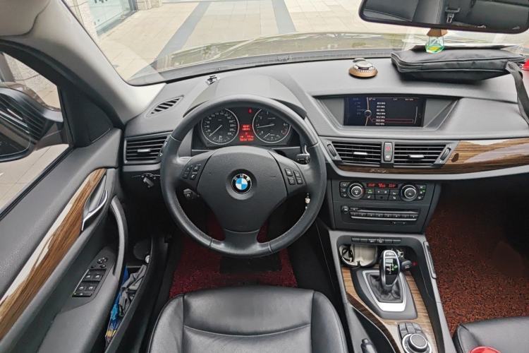 Used BMW X1 2012 xDrive20i Luxury Model Steering Wheel
