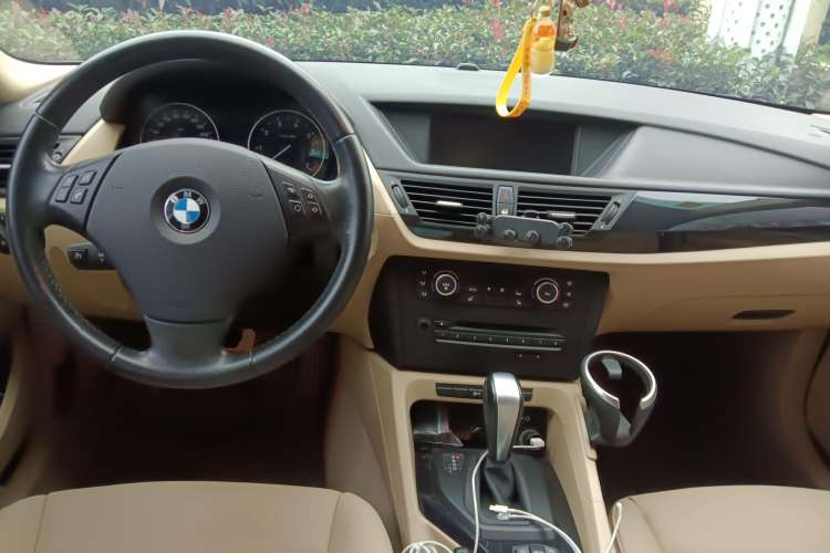 Used BMW X1 2012 sDrive18i Luxury Edition Center Console
