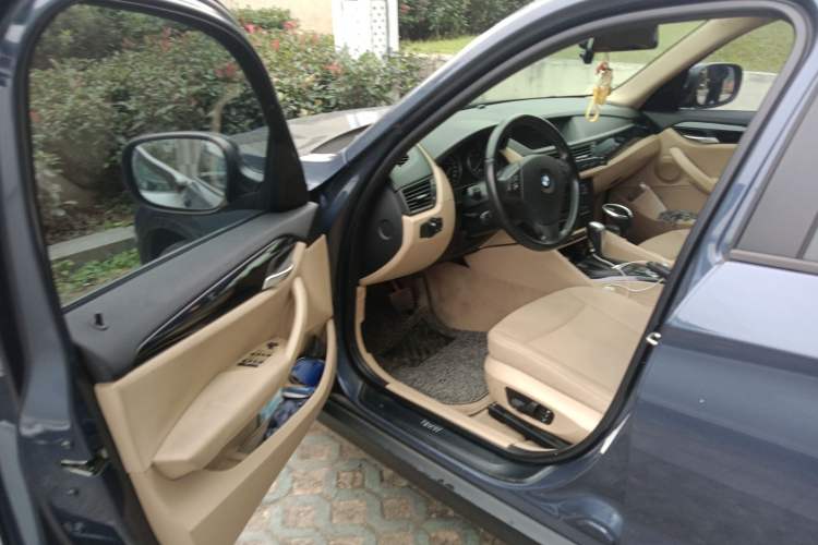 Used BMW X1 2012 sDrive18i Luxury Edition Driver Seat