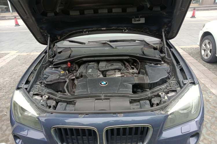 Used BMW X1 2012 sDrive18i Luxury Edition Engine Bay