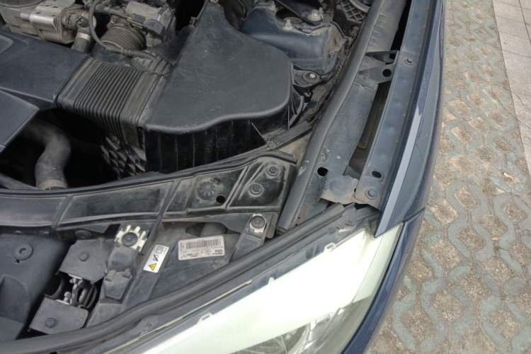 Used BMW X1 2012 sDrive18i Luxury Edition Engine Bay Left