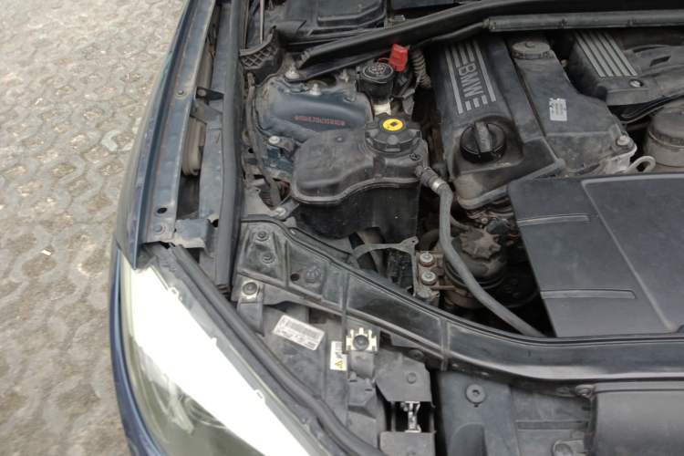 Used BMW X1 2012 sDrive18i Luxury Edition Engine Bay Right