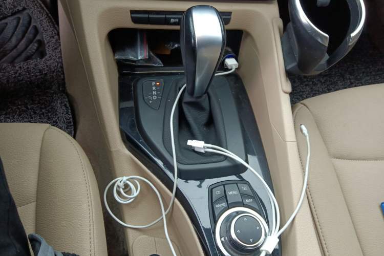 Used BMW X1 2012 sDrive18i Luxury Edition Gear Lever