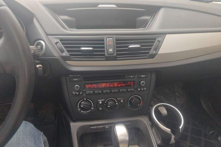 Used BMW X1 2012 sDrive18i Fashion Model Audio And AC Panel