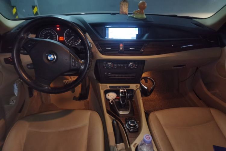 Used BMW X1 2012 xDrive20i Center Console