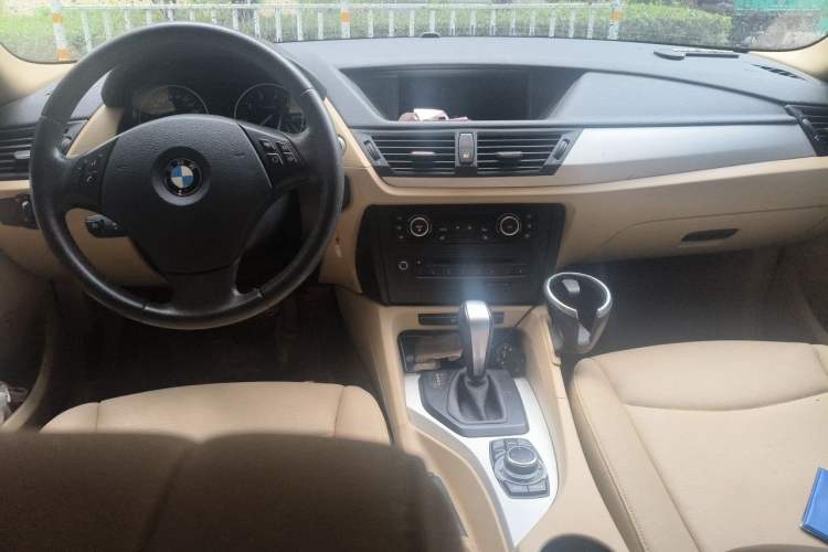 Used BMW X1 2012 sDrive18i Luxury Model Center Console