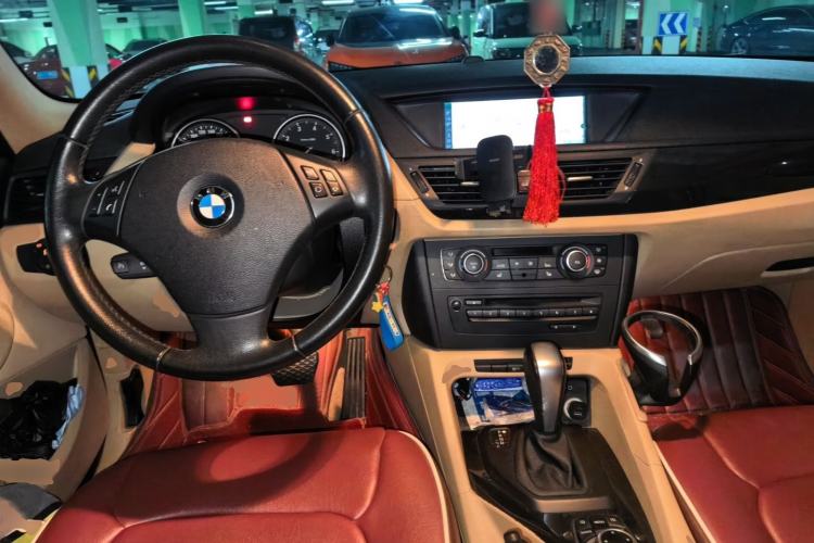 Used BMW X1 2012 sDrive18i Luxury Edition Center Console