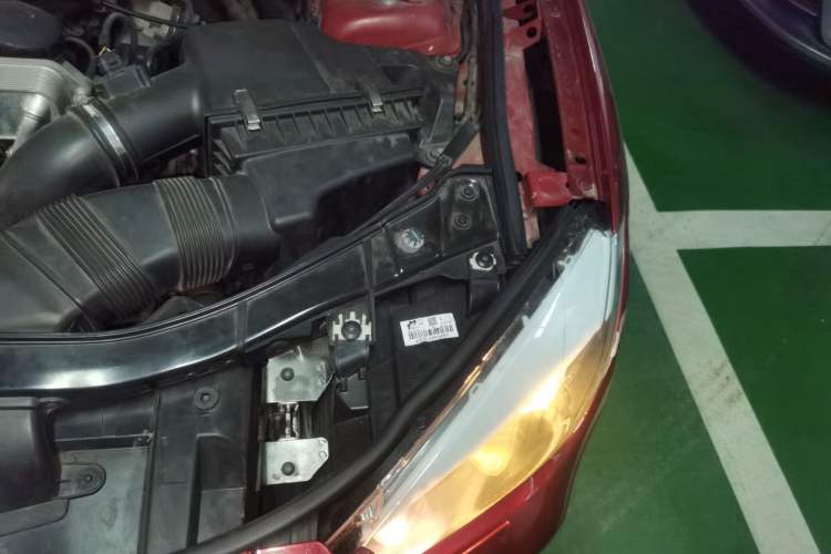 Used BMW X1 2012 xDrive20i Engine Bay Left