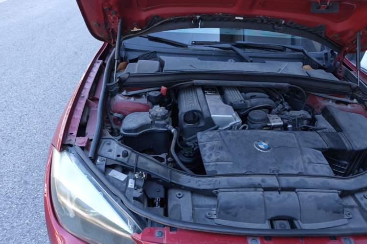 Used BMW X1 2012 sDrive18i Luxury Edition Engine Bay Right