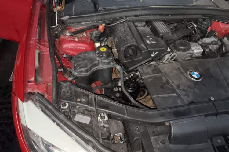 Used BMW X1 2012 sDrive18i Fashion Model Engine Bay Right