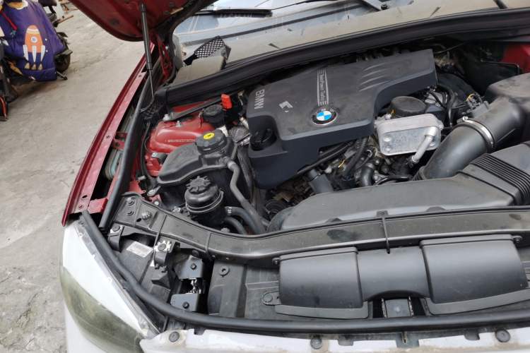 Used BMW X1 2012 xDrive20i Engine Bay Right