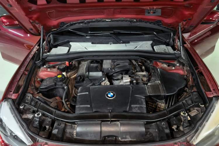 Used BMW X1 2012 sDrive18i Luxury Edition Engine Bay