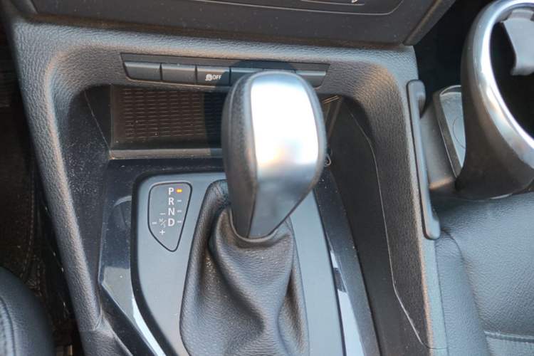 Used BMW X1 2012 sDrive18i Luxury Edition Gear Lever