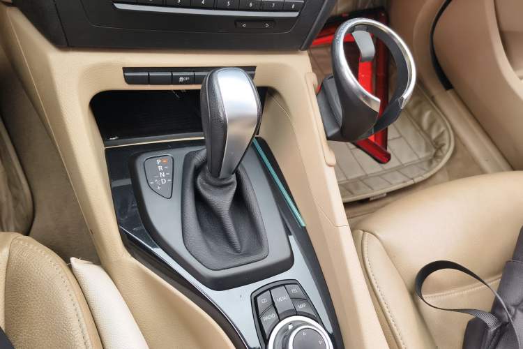 Used BMW X1 2012 sDrive18i Luxury Edition Gear Lever