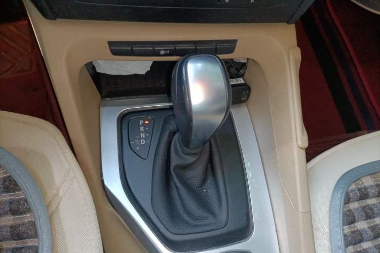 Used BMW X1 2012 sDrive18i Luxury Edition Gear Lever