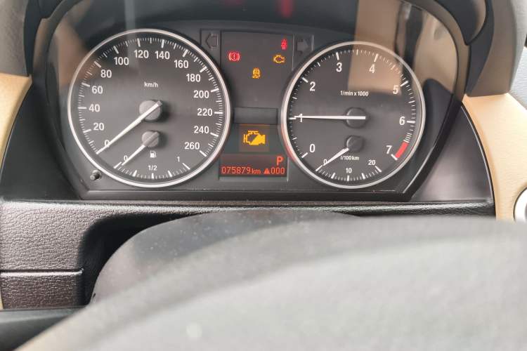 Used BMW X1 2012 sDrive18i Luxury Edition Odometer Close Up