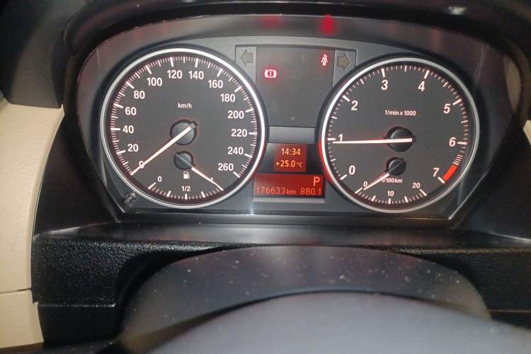 Used BMW X1 2012 sDrive20i Leading Model Odometer Close Up