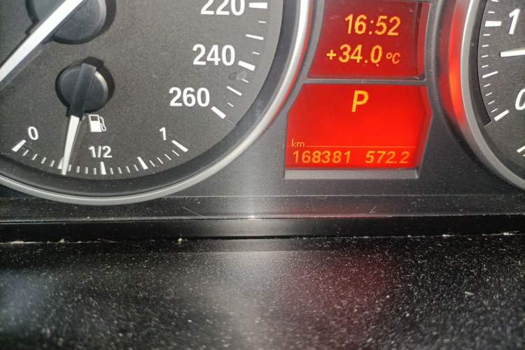 Used BMW X1 2012 sDrive18i Luxury Edition Odometer Close Up