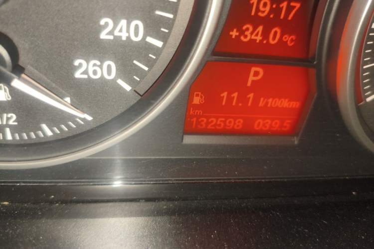 Used BMW X1 2012 xDrive28i Odometer Close Up