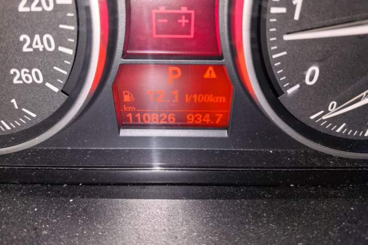 Used BMW X1 2012 sDrive18i Luxury Edition Odometer Close Up