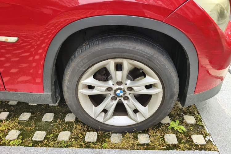 Used BMW X1 2012 xDrive20i Luxury Model Right Front Wheel Hub