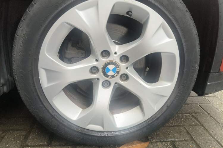 Used BMW X1 2012 sDrive18i Luxury Model Right Front Wheel Hub