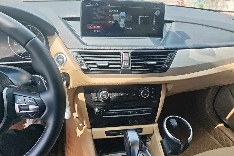 Used BMW X1 2012 sDrive18i Luxury Edition Audio And AC Panel