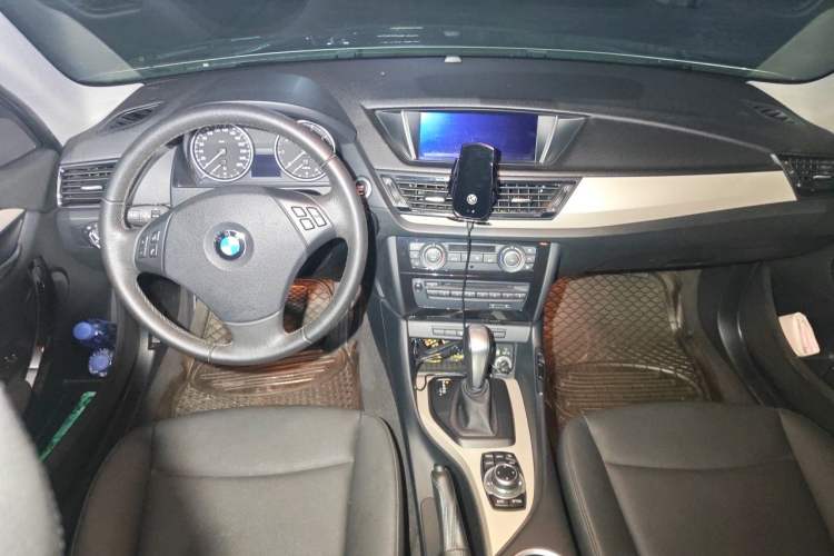Used BMW X1 2012 sDrive18i Luxury Edition Center Console