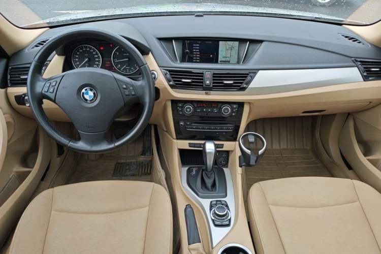 Used BMW X1 2012 sDrive18i Luxury Edition Center Console