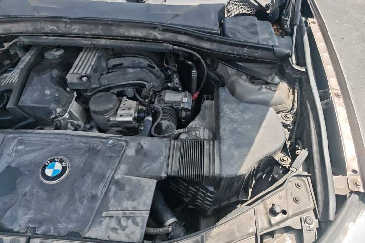 Used BMW X1 2012 sDrive18i Luxury Edition Engine Bay Left