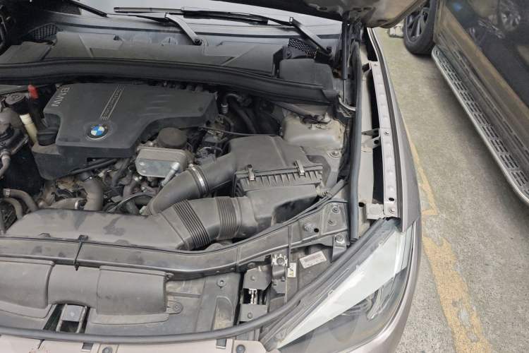 Used BMW X1 2012 xDrive20i Engine Bay Left