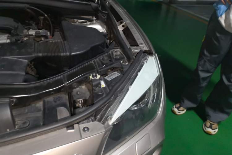 Used BMW X1 2012 sDrive18i Luxury Model Engine Bay Left