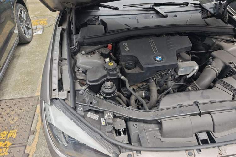 Used BMW X1 2012 xDrive20i Engine Bay Right