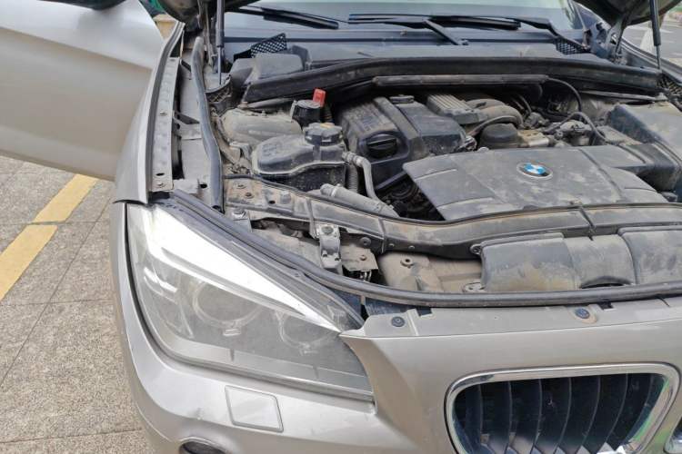 Used BMW X1 2012 sDrive18i Luxury Edition Engine Bay Right
