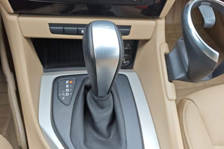 Used BMW X1 2012 sDrive18i Luxury Edition Gear Lever