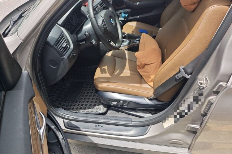 Used BMW X1 2012 xDrive20i Left Front Seat