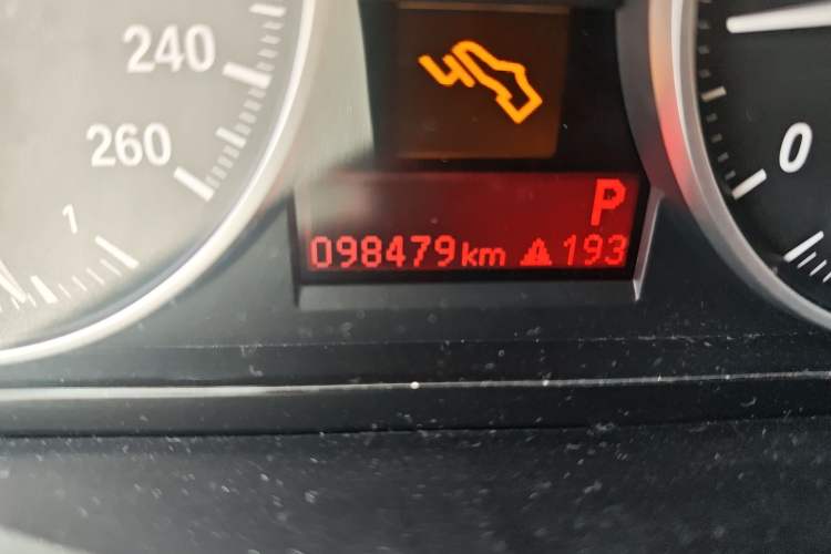 Used BMW X1 2012 sDrive18i Luxury Edition Odometer Close Up