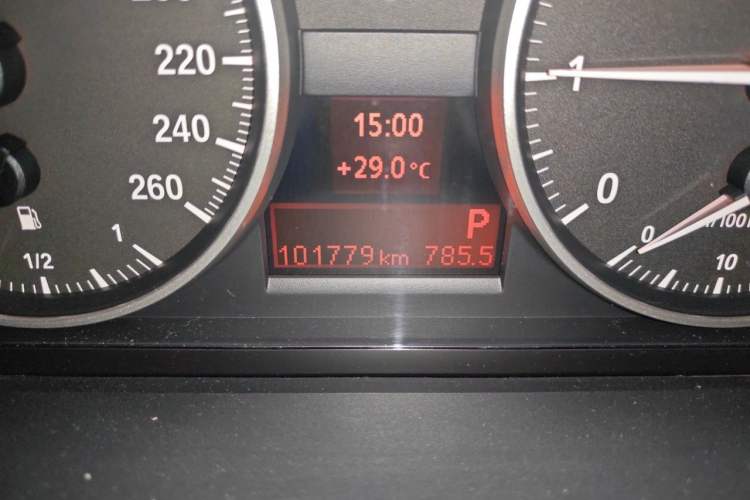 Used BMW X1 2012 sDrive18i Luxury Edition Odometer Close Up