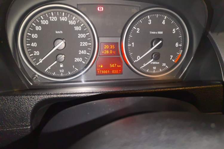 Used BMW X1 2012 sDrive18i Luxury Model Odometer Close Up