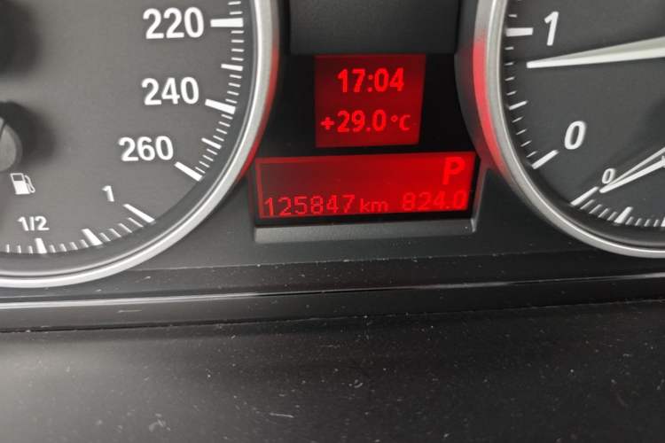 Used BMW X1 2012 sDrive18i Luxury Edition Odometer Close Up