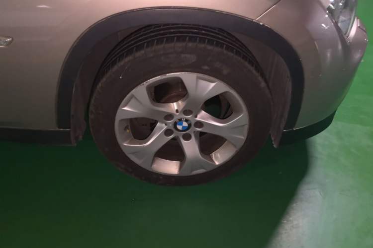 Used BMW X1 2012 sDrive18i Luxury Model Right Front Wheel Hub
