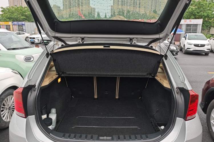 Used BMW X1 2012 sDrive18i Luxury Edition Trunk