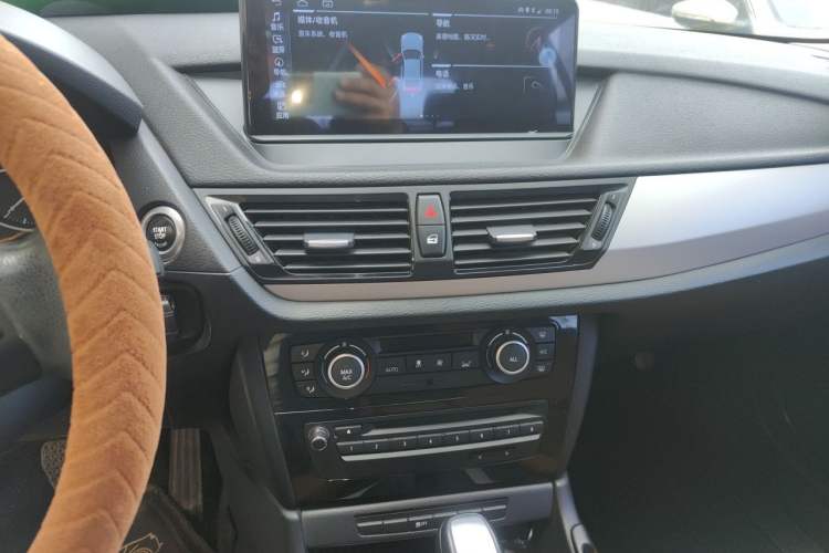 Used BMW X1 2012 sDrive18i Luxury Edition Audio And AC Panel