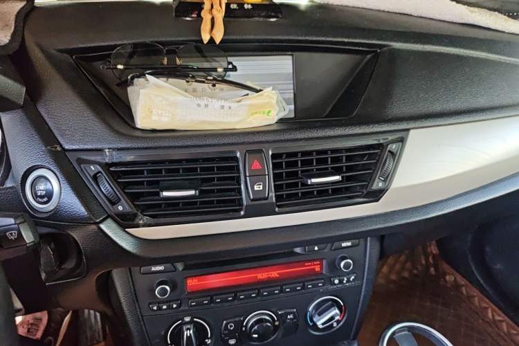 Used BMW X1 2012 sDrive18i Fashion Model Audio And AC Panel