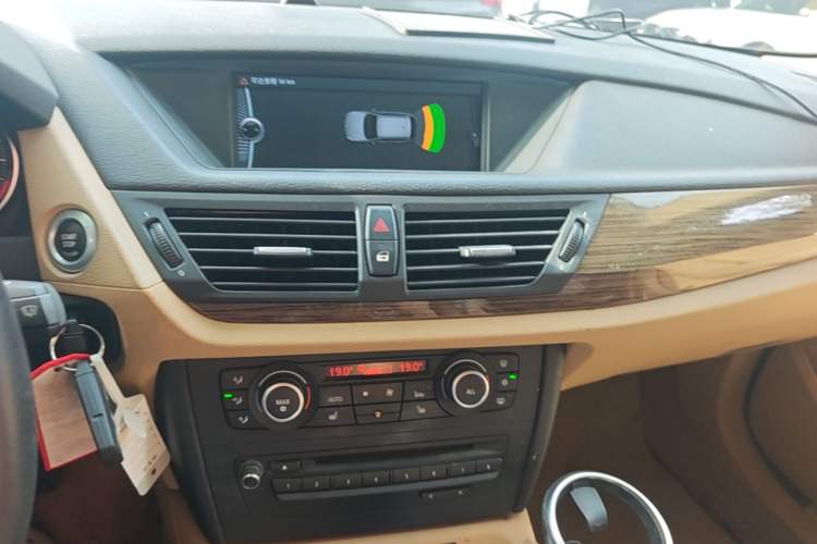 Used BMW X1 2012 sDrive18i Luxury Edition Audio And AC Panel