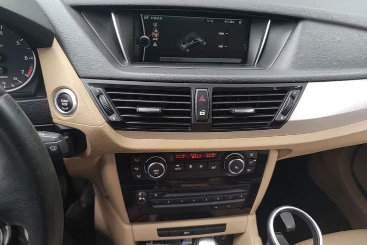 Used BMW X1 2012 sDrive18i Luxury Edition Audio And AC Panel