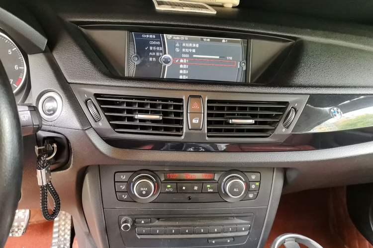 Used BMW X1 2012 sDrive18i Luxury Edition Audio And AC Panel