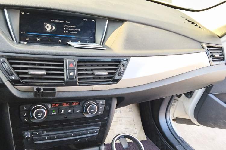 Used BMW X1 2012 sDrive18i Luxury Edition Audio And AC Panel